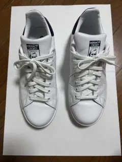 ネイビー スニーカー