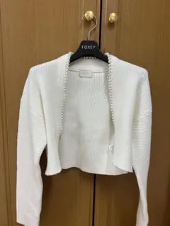 ショート丈　パール付きカーディガン　ホワイトのサムネイル