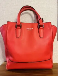 COACH レディース オレンジレッド レザーショルダーバッグ 即購入⭕️即日発送