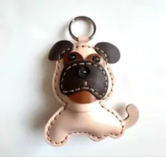 ★新品★本革キーホルダー　ハンドメイド　レザーバッグチャーム　パグ　犬