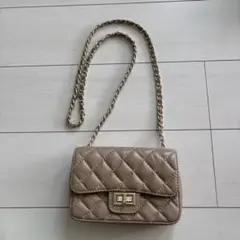Riu Enamel quilting phone bag ベージュ - メルカリ