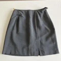 グレー タイトスカート スリット入り