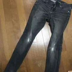 ダークグレー スキニーデニム 膝ダメージ