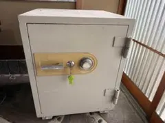 耐火金庫 ITOKI製 GOLD SAFE STRONG88 大型金庫 - メルカリ