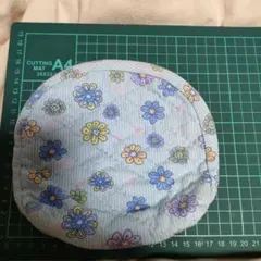 花柄の青い円形ポーチ