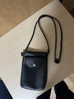 黒い合成皮革ショルダーバッグ