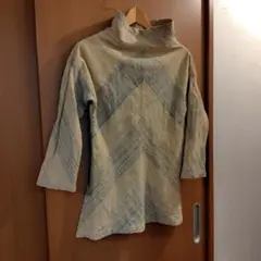 うさとの服✨ハイネック カットソー 草木染め 手織り usaat うさとの服✨ハイネック カットソー 草木染め 手織り usaat - メルカリ