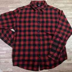 ユニクロ　150 赤と黒のチェック柄長袖シャツ