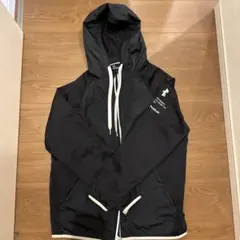 UNDER ARMOR フルジップのフード付きジャケット