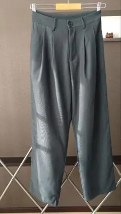 ダークグレー ワイドパンツ