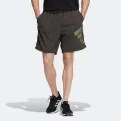 adidas カーキ　ハーフパンツ