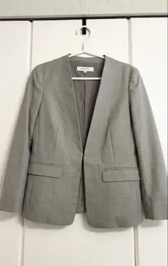 グレー ノーカラー ビジネスジャケットのサムネイル