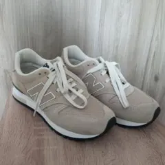 new balance ランニングシューズ ベージュ