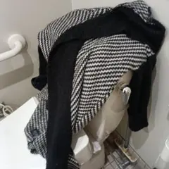 黒と白のストライプニットカーディガン
