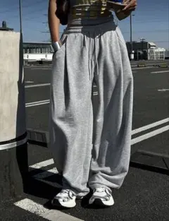 グレー スウェットパンツ