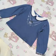 青い襟付き長袖カットソー