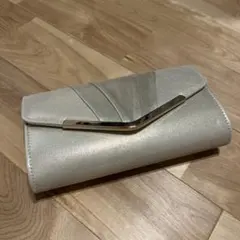 ゴールドラメ　クラッチバッグ チェーンストラップ付き