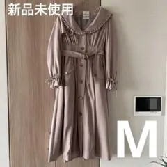 新品未使用 アンクルージュ ピンクベージュ セーラーフリル付き トレンチコートのサムネイル