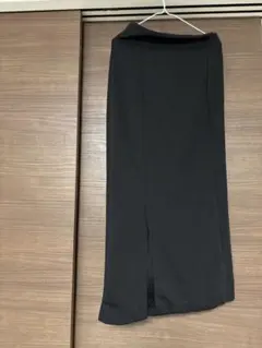 earthブラック タイトスカート スリット入り
