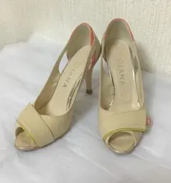 ダイアナ　パンプス（オープントゥー）