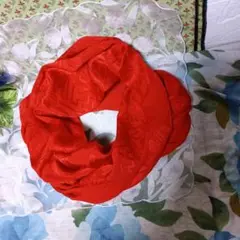 絹の 地 模様 ありのスヌード 赤色