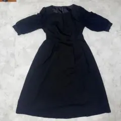 黒のひざ丈ワンピース 七分袖