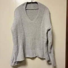 ライトグレー Vネック アクリルセーター