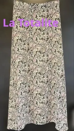 La Totalite 花柄 ロングスカート　美品のサムネイル