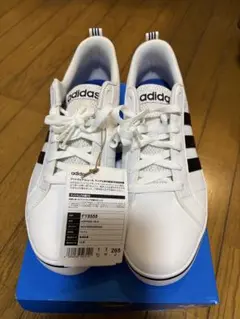 adidas アディダス　スニーカー　FY8558