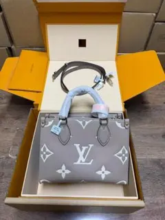 LOUIS VUITTON オンザゴー PM ハンドバッグのサムネイル