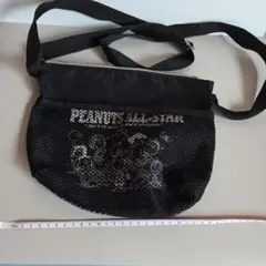 スヌーピー　PEANUTS 黒 ナイロンショルダーバッグ