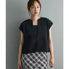 黒のノースリーブベストのサムネイル