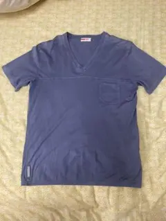 ☆PRADA☆ラバーロゴ付VネックTシャツ水色M相当 - メルカリ