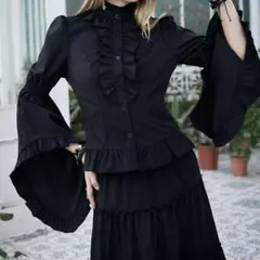 フリルブラウス