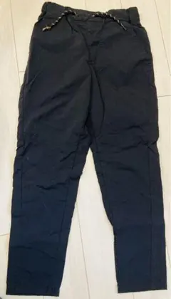 GU 黒いスリムフィットパンツ ウエストゴム付き 130
