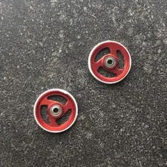 ミニ四駆 19mm 3スポークプラ輪 ベアリングローラー x2 レッド/ホワイトのサムネイル