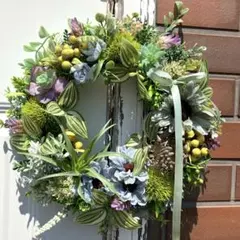 造花 玄関リース ぷっくり多肉植物とアンティークフラワーのグリーンリースのサムネイル