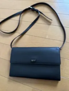 美品 agnes b. ウォレットショルダー バッグ レザー 長財布 ブラックのサムネイル