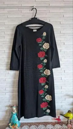 シビラ　花柄刺繍 七分袖ひざ丈ニットワンピース