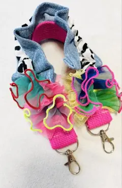 ダルメシアン柄×デニム×カラフルフリル　ハンドストラップ　スマホストラップ