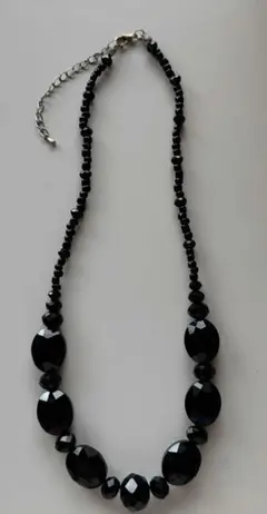 ブラックビーズネックレス