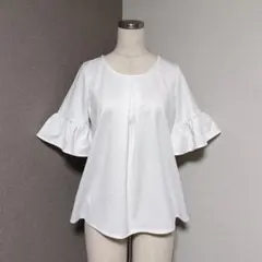 セシルマクビー フリル スリーブ タック カットソー ホワイト