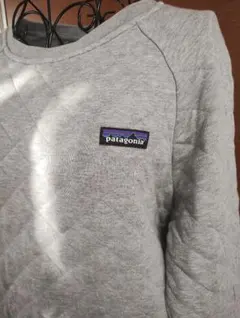 patagonia グレー キルティング トレーナー
