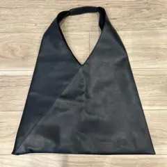 黒の合成皮革ショルダーバッグ