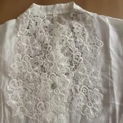 未使用 繊細なスワトウカットワーク刺繍が愛おしい真っ白なシャツ 