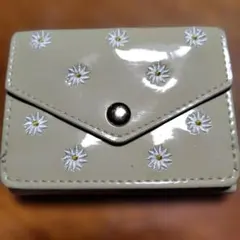 花柄刺繍 ベージュ 二つ折り財布のサムネイル