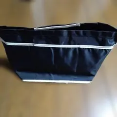 黒のシンプルなバッグインバッグ