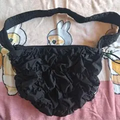 フリルデザイン 黒 ショルダーバッグ(GU)