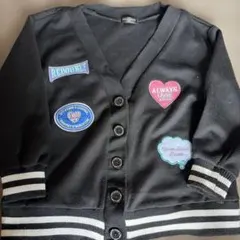 パッチ付き黒カーディガン