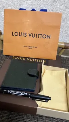 手帳カバー　ルイヴィトン 限定ヴェルニ　ブルーニュイ